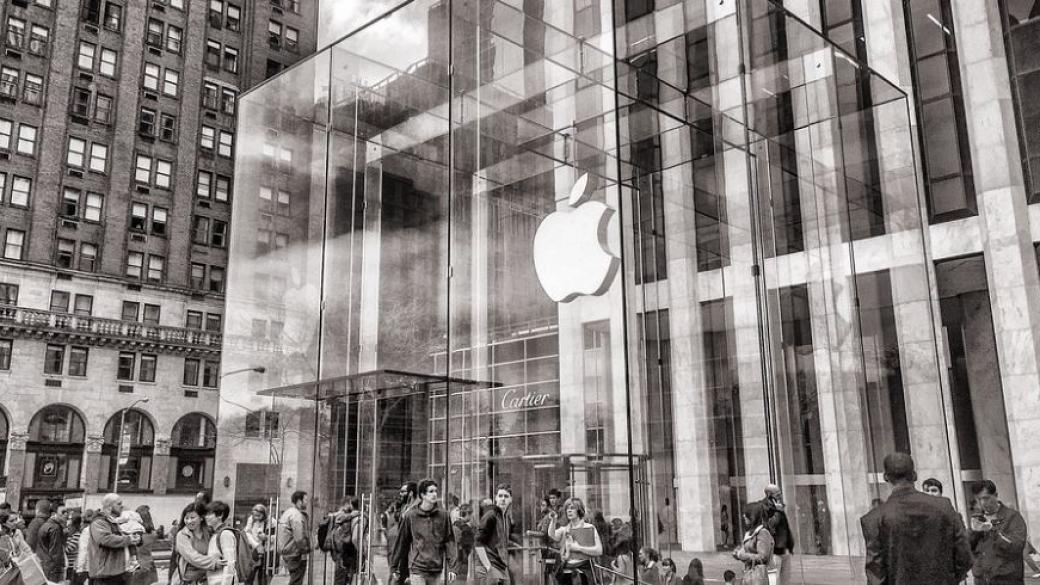 Стъкленият куб на Apple в Ню Йорк ще отвори отново тази година