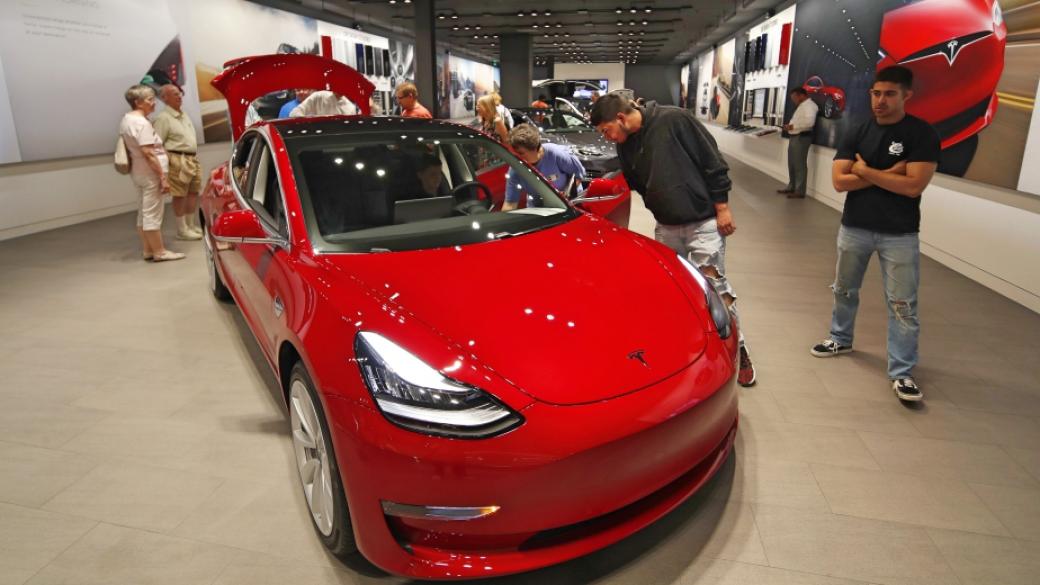 Tesla вече продава по-евтините Model 3 в Китай
