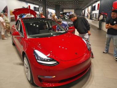 Tesla вече продава по-евтините Model 3 в Китай