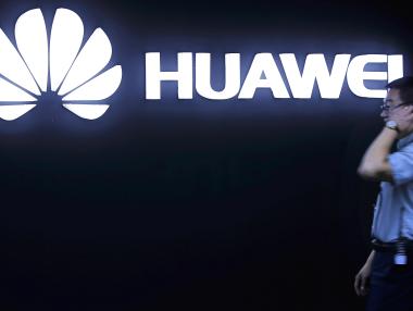 Huawei ще покаже сгъваемия си 5G телефон няколко дни след Samsung