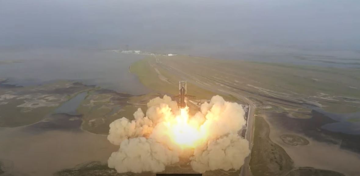 Мегаракетата Starship избухна в исторически полет}