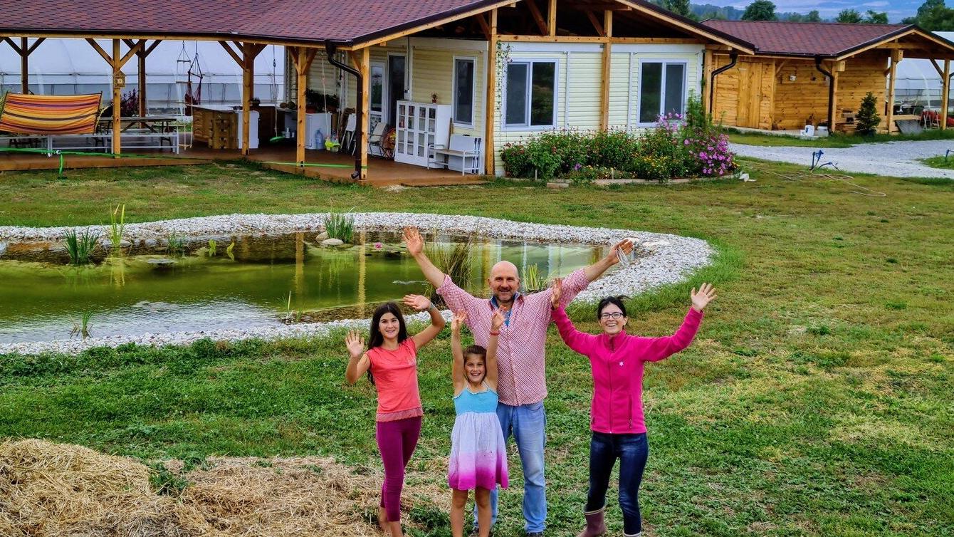 Семейство Тончеви, създадели на „Близката ферма“