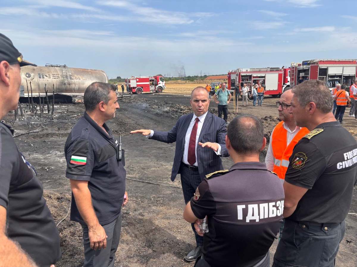 Гроздан Караджов на мястото на инцидента