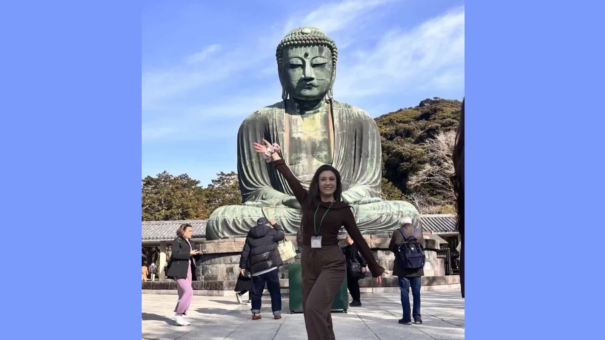 Пред статуята на Дайбуцу в Камакура, Япония