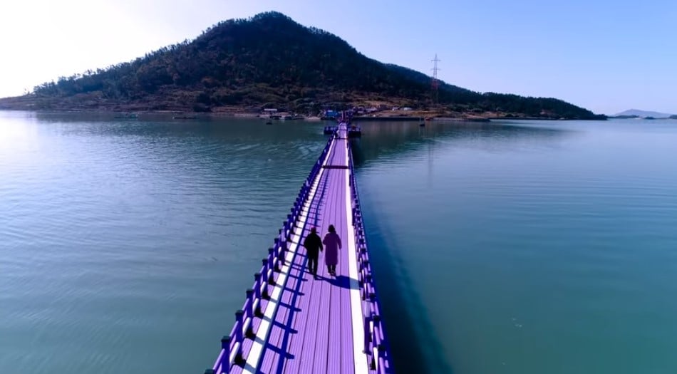 Островите, които станаха лилави, за да привличат туристи (видео)}