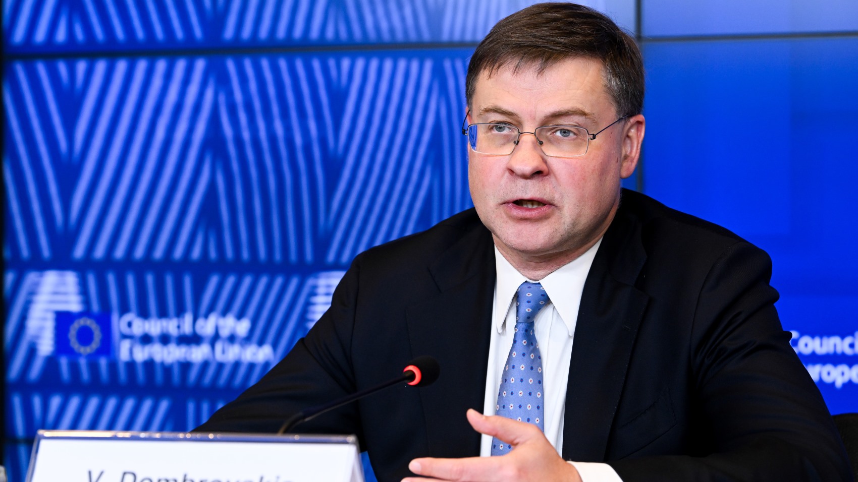 Валдис Домбровскис за напредъка и шансовете на България да влезе в еврозоната}