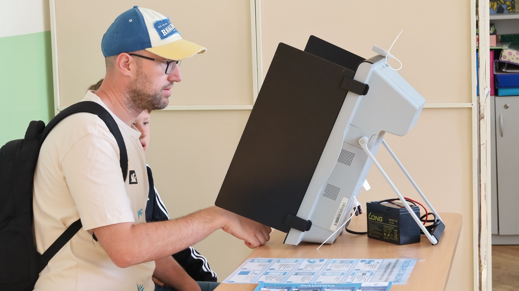 Как се гласува на изборите на 27 октомври (видео)}