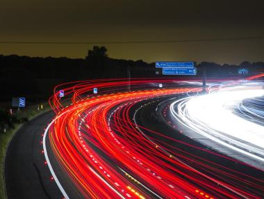 Великобритания ще разреши автономните автомобили по пътищата до 2021 г.