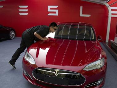 Tesla достави първите коли от Model 3 в Европа