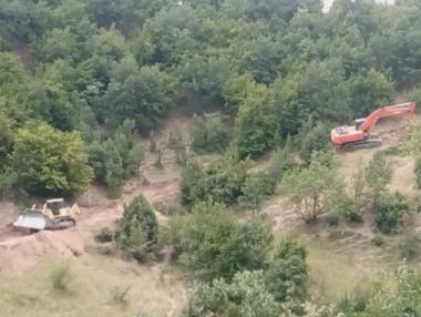 Машини работят в участък на „Струма“ преди да е избран изпълнител