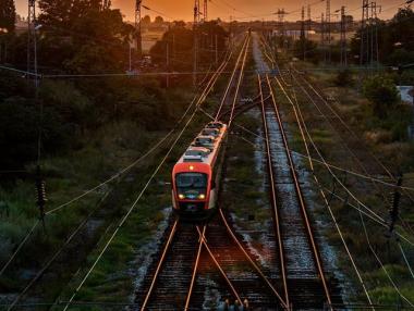 Смяната на часа ще засегне разписанията на 29 влака в неделя