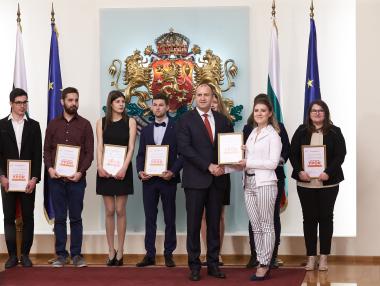 Румен Радев награди победителите в конкурса „Най-важният урок“ на PwC