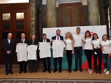 Младите предпочитат да учат в чужбина, но да правят кариера у нас