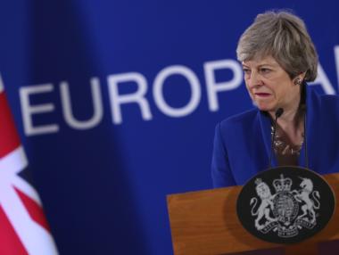 Мей брани отлагането на Brexit, критиците ѝ искат оставката