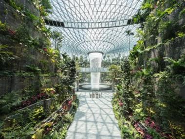 Най-красивото летище на света стана още по-красиво