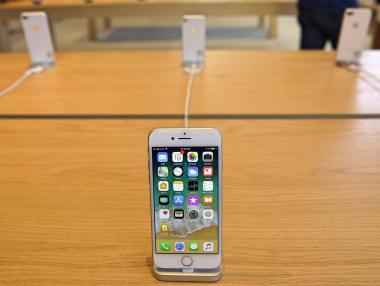 Apple подготвя малък iPhone за догодина