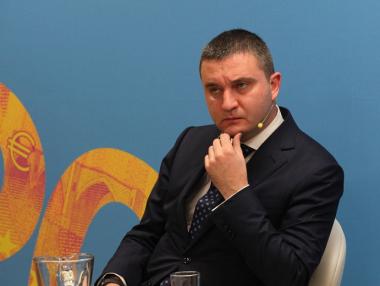 Горанов възлага проверка на УНСС