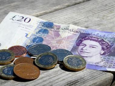 Паундът на 4-месечно дъно след неуспеха на разговорите за Brexit