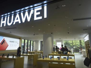 Google ограничава използването на Android от Huawei