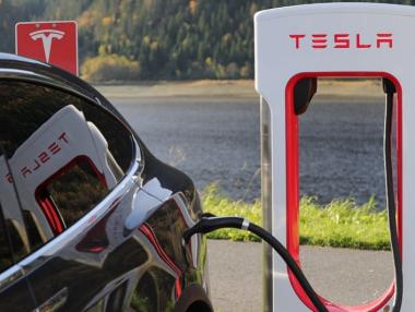 Tesla свали цените на Model S и X