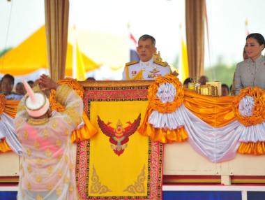 За какво най-богатите кралски особи харчат парите си