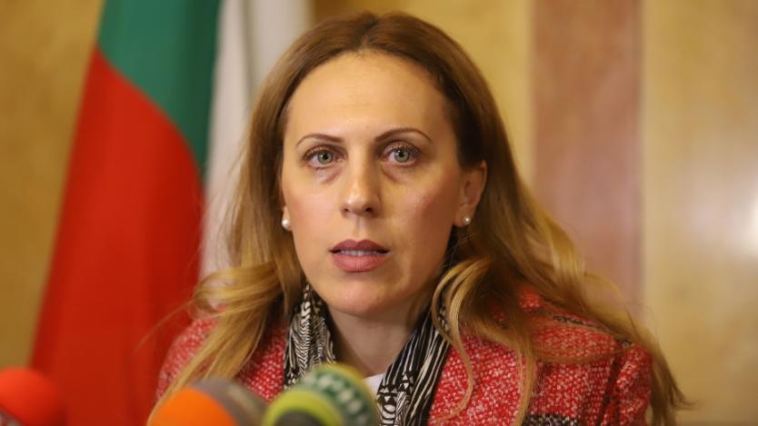 Николова: Удостоверението за български произход създава корупция