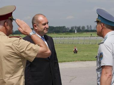 Радев: Свалянето на цената за F-16 е за сметка на способностите му