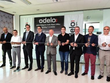 Производител на фарове за Mercedes откри развоен център в София