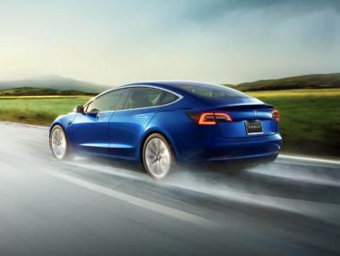 Tesla свали цената на масовия Model 3 и увеличи тези на премиум моделите