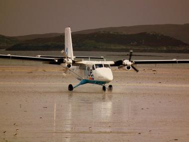 Летището, чиято писта изчезва при прилив