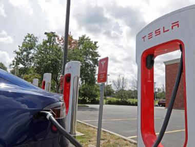 Срив от 10% за акциите на Tesla след лоши резултати