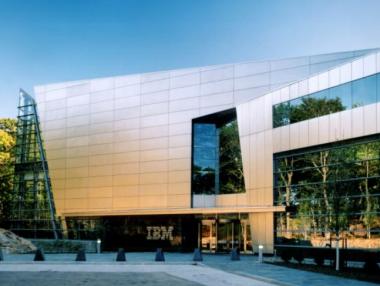 IBM е освободила до 100 000 възрастни служители, за да стане „модерна“