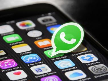 Apple ще ограничи чат приложенията на Facebook за своите телефони