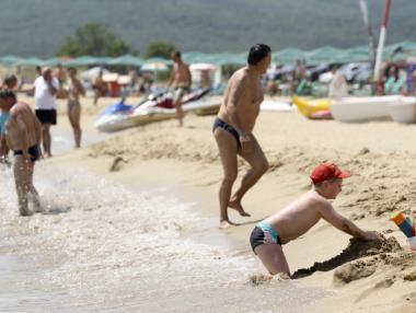 Приходите от нощувки през юни са се увеличили с близо 3%