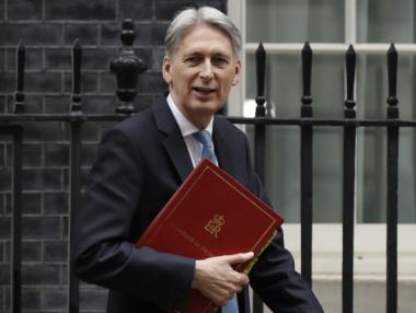 Brexit без сделка ще разруши Великобритания, смята Хамънд