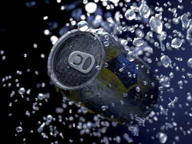 Заради недоволството към пластмасата Coca-Cola се обръща към кеновете