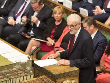 Опозицията на „твърдия Brexit” търси начин да спре Борис Джонсън