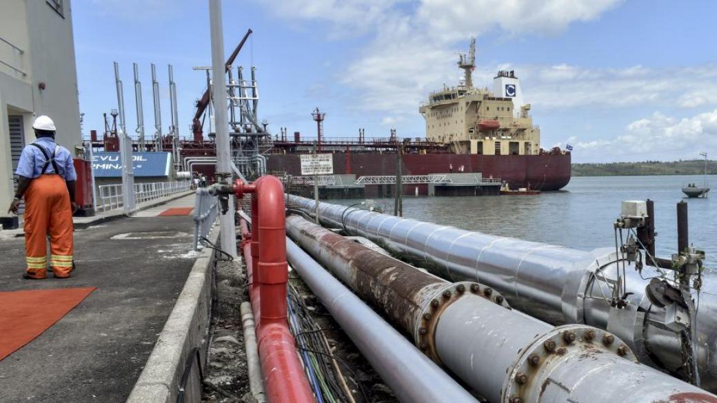 Петролът поскъпна с 1% заради промените в Саудитска Арабия