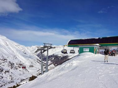 Карайте ски, докато изкарвате пари