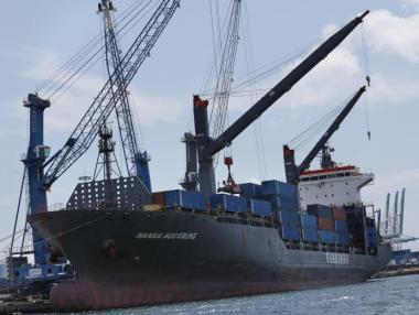 Търговският дефицит на САЩ с ЕС скочи с 24%