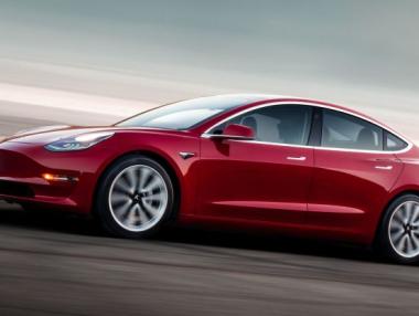 Tesla вдигна цените за стандартния Model 3