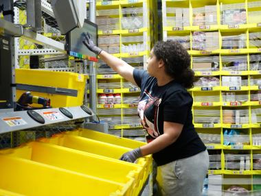 Amazon засилва ролята си в Индия с инвестиция за $630 млн.
