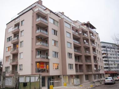 Пазарът на жилища в София е силно надценен