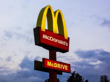 McDonald's намалява употребата на пластмаса в ресторантите си в Европа