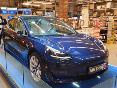 Разберете как да спечелите новата Tesla Model 3 в METRO