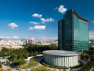 САЩ искали да забранят на Huawei да използва долари