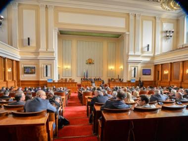 След скандали и двудневни обсъждания депутатите приеха бюджета на ДОО
