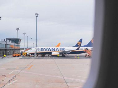 Ryanair предупреди за закриване на бази и загуба на работни места