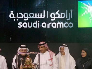 Акциите на Saudi Aramco скочиха с 10% над цената на предлагане