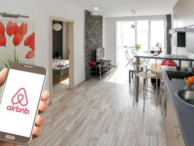 По настояване на бизнеса регулацията на Airbnb ще бъде намалена